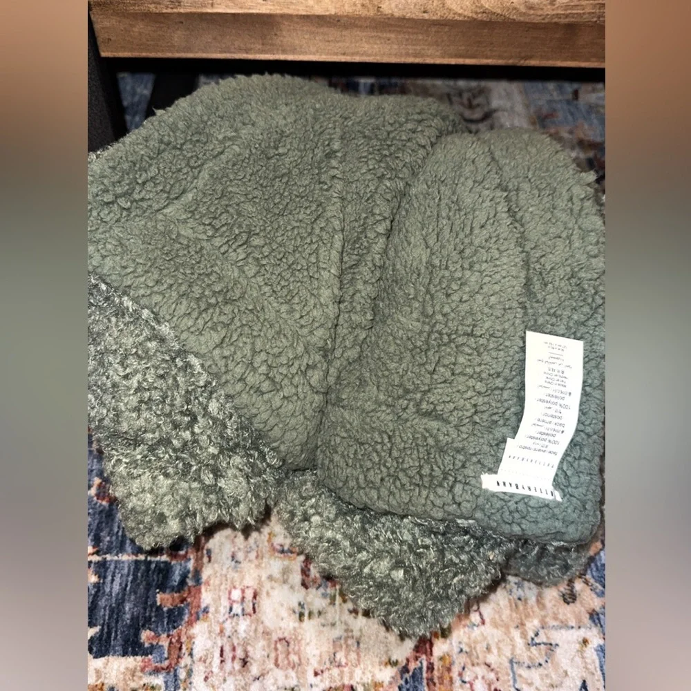[SALE] NWT Pottery Barn Fireside Cozy Reversible Throw Blanket 50x60 Evergreen